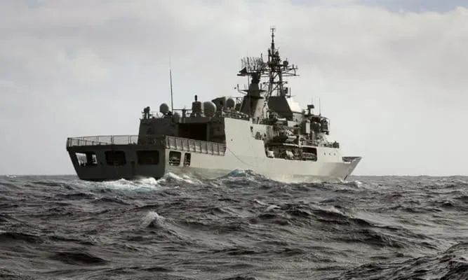 Buque australiano patrullando el mar al sur de china