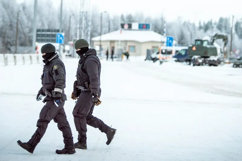 Finlandia anuncia la creación de centros de recepción de inmigrantes tras cierre de cruces con Rusia
