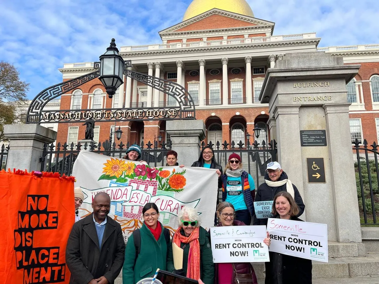 Manifestantes se reunieron en el Massachusetts State House para exigir control de renta