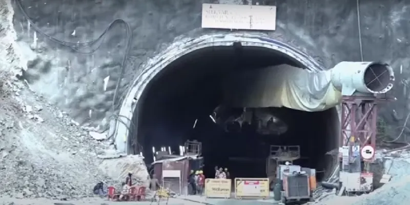 Derrumbe de túnel en India