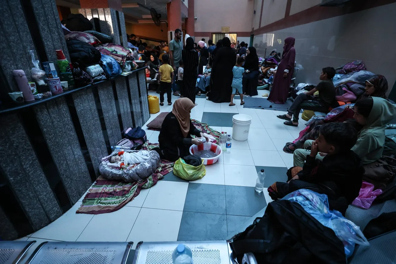 La lucha continúa alrededor de los hospitales de Gaza mientras los civiles huyen en busca de seguridad