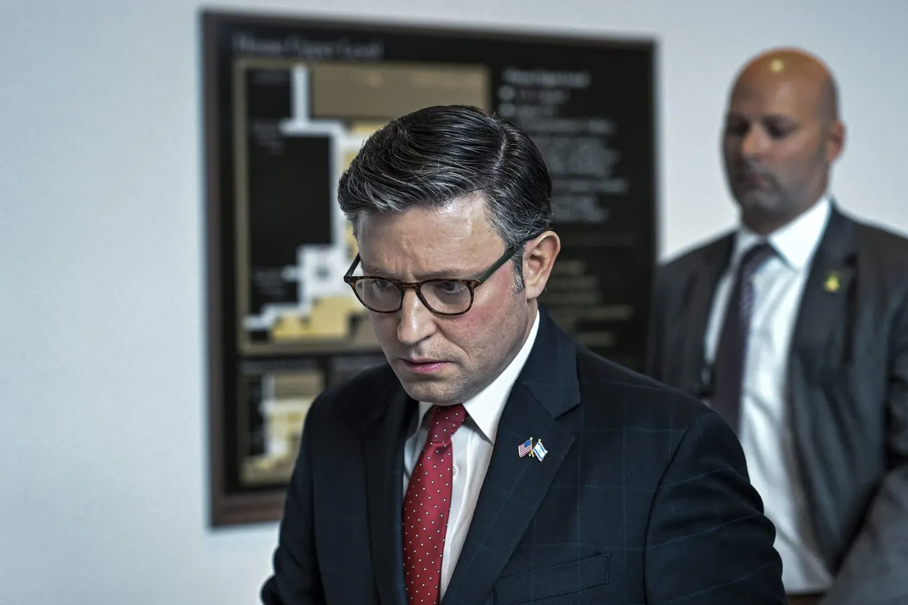 Johnson visita a Trump buscando apoyo ante crecientes críticas desde la derecha