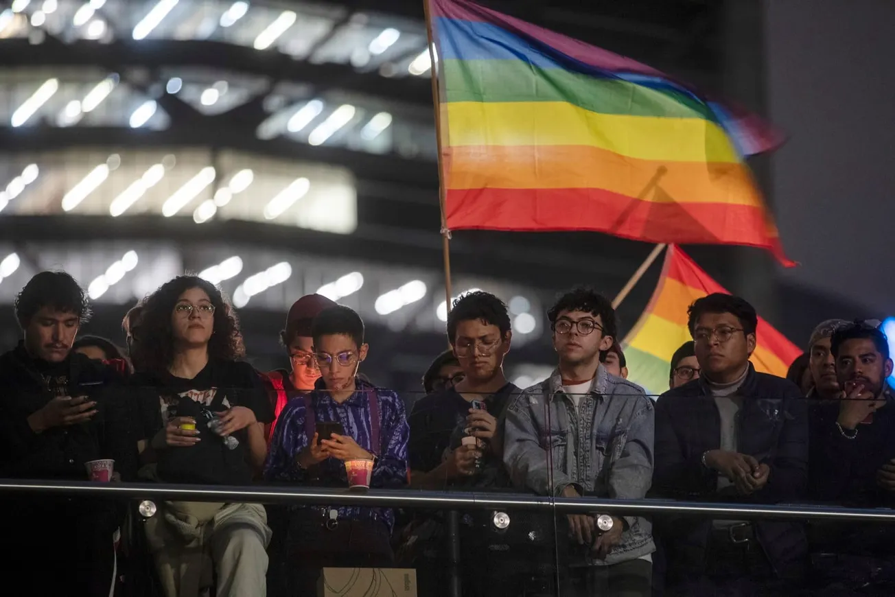 FOTOS | Comunidad LGBTQ+ pide justicia por la muerte de un jurista no binario en México