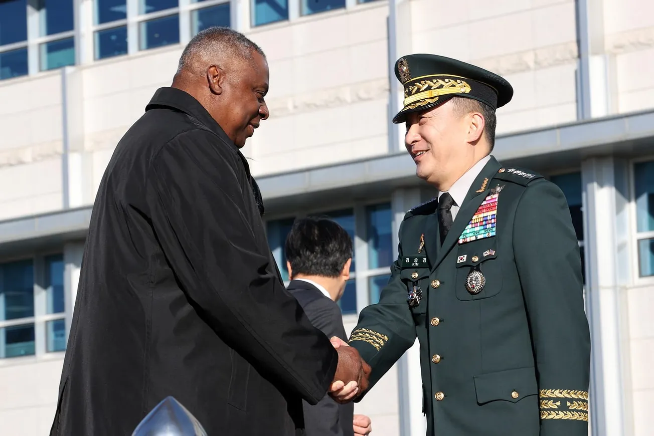 El jefe de defensa de EEUU, Lloyd Austin, se reunirá con su homólogo chino este mes