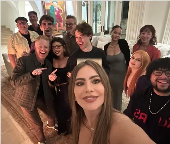 Reparto de modern family se reune despues de 3 años