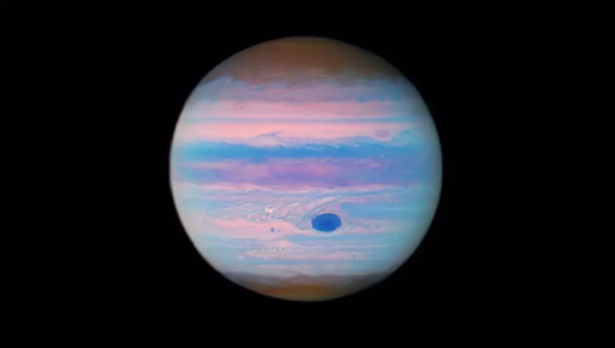 Vista única de Júpiter en luz ultravioleta