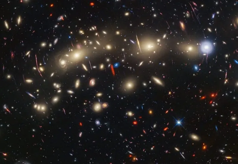 Webb y Hubble muestran la imagen más colorida del universo