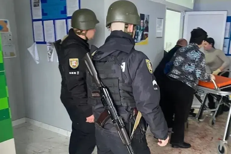 Ataque con granadas en una reunión