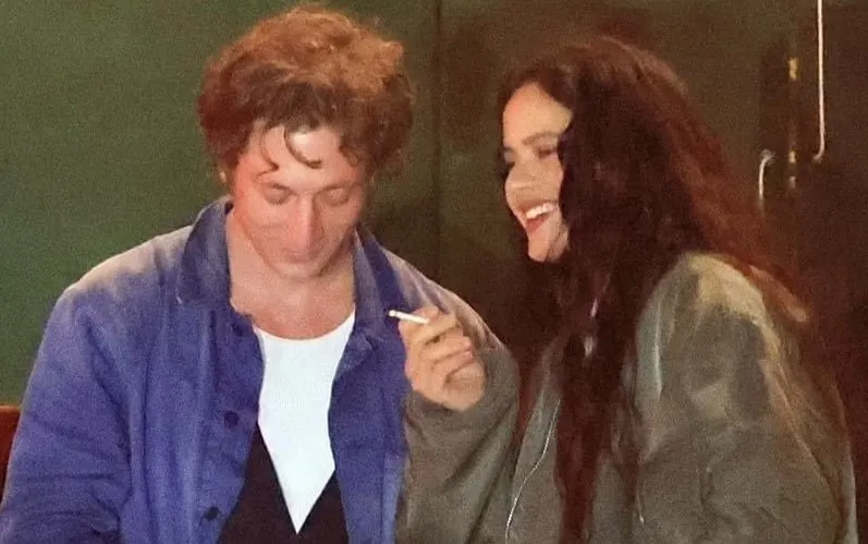 Rosalía y Jeremy Allen White cita