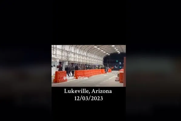 Captura del video viral donde se ven a los inmigrantes en Lukeville, Arizona. Foto tomada de @conservative.patriot 76 /tiktok
