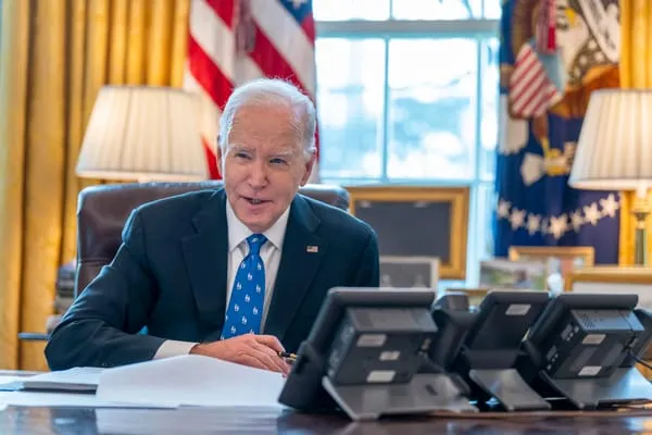 El presidente Biden firmará una carta de proclamación de indultos a aquellos encarcelados por delitos relacionados con la pos