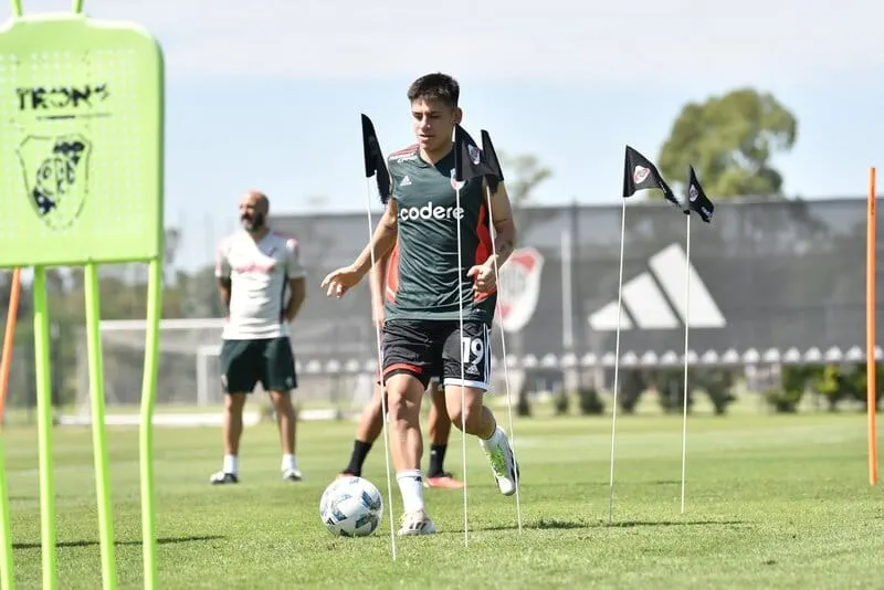 Claudio Echeverri FC Barcelona