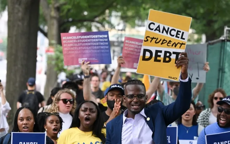 deuda préstamos estudiantiles