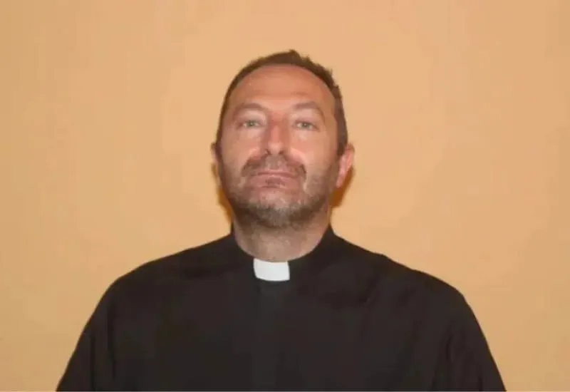 Ramón Guidetti, cura italiano que tildó de "usurpador" al papa Francisco.