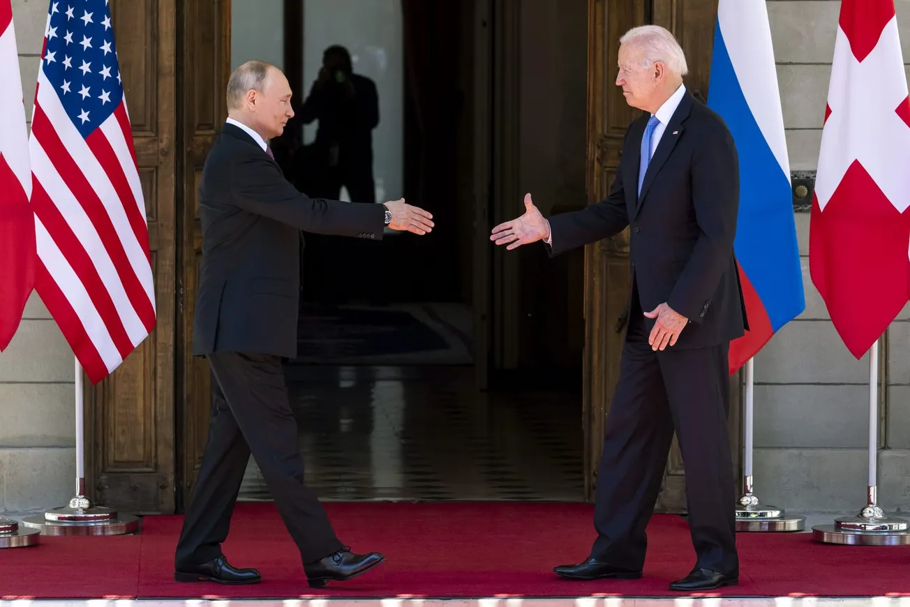 Biden debe vengar la muerte de Navalny