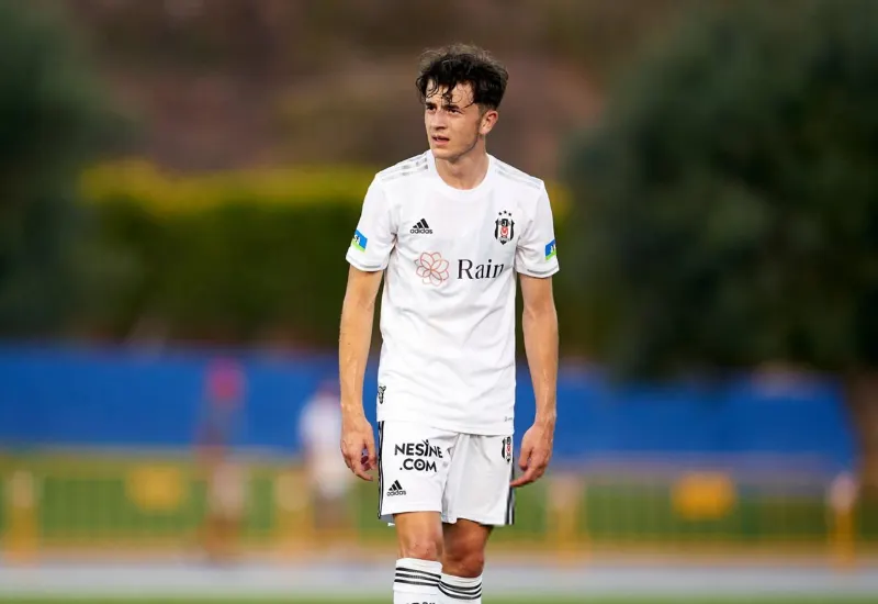 Jugador del Besiktas es despedido por usar una app de citas