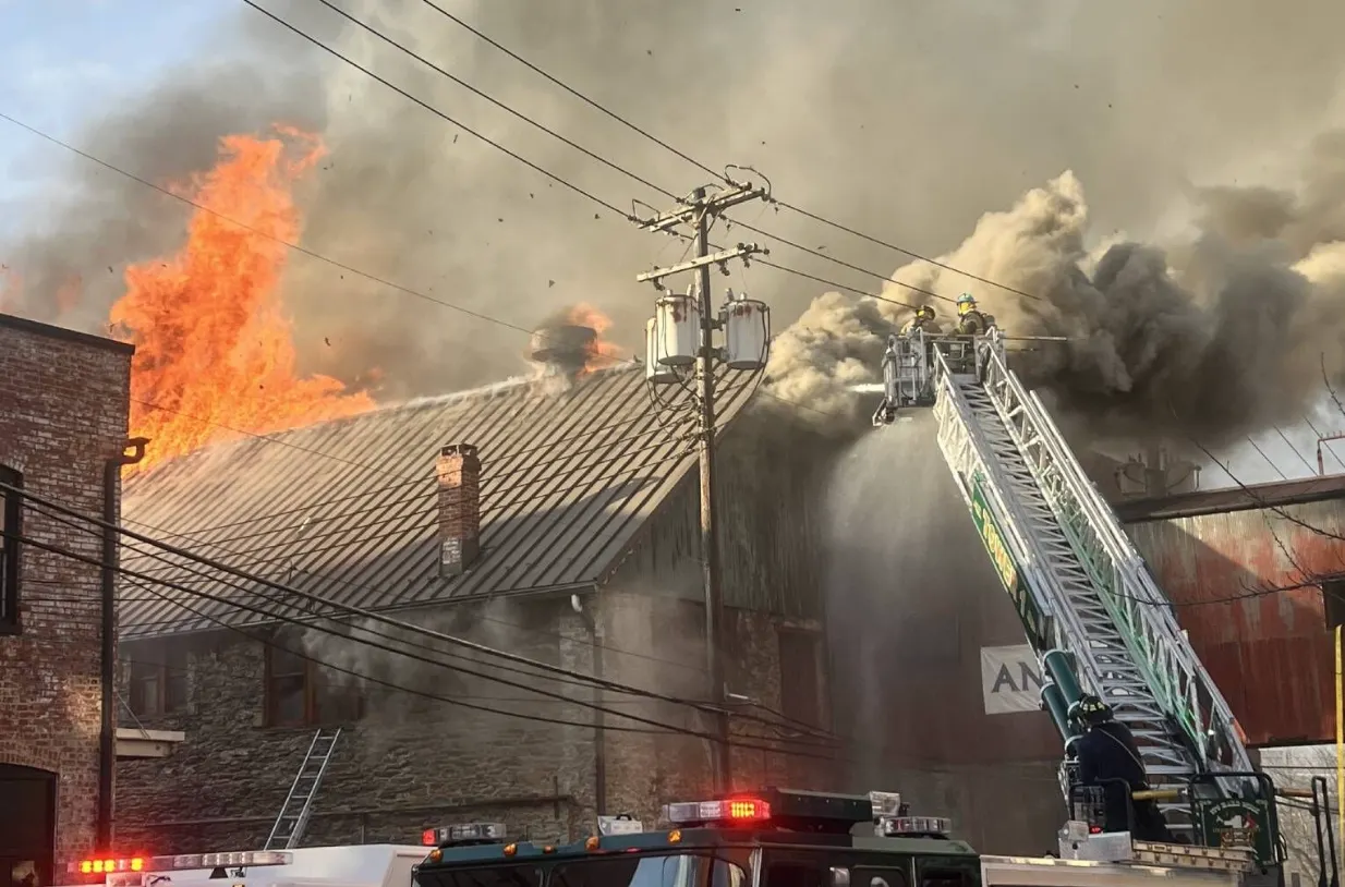 Un incendio en un edificio histórico de Frederick provoca cortes de electricidad