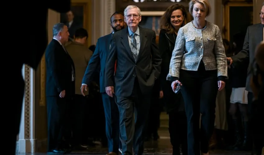 McConnell deja su cargo Senado