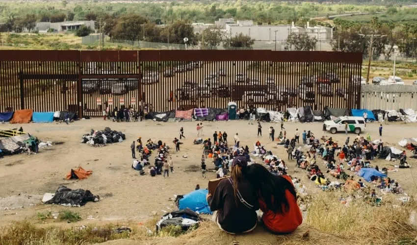 picos antiescalada inmigrantes