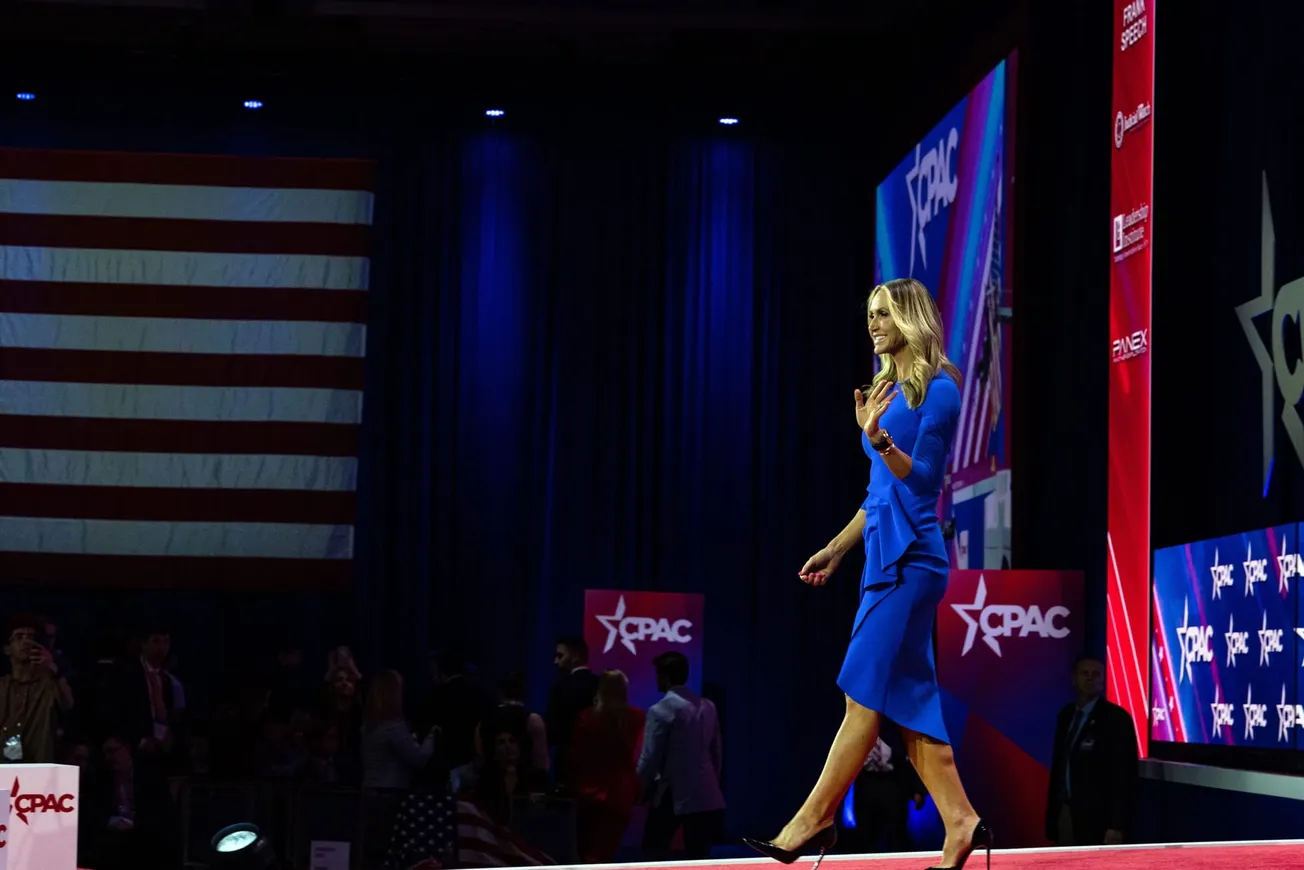 Trump sugiere nuera RNC Lara Trump