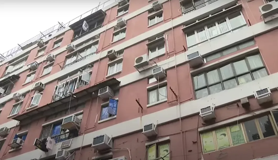 Bebés muertos dentro de botellas