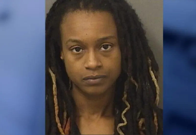 Mujer arrestada en Florida después de que una pistola fue hallada en la lonchera de su hijo de dos años