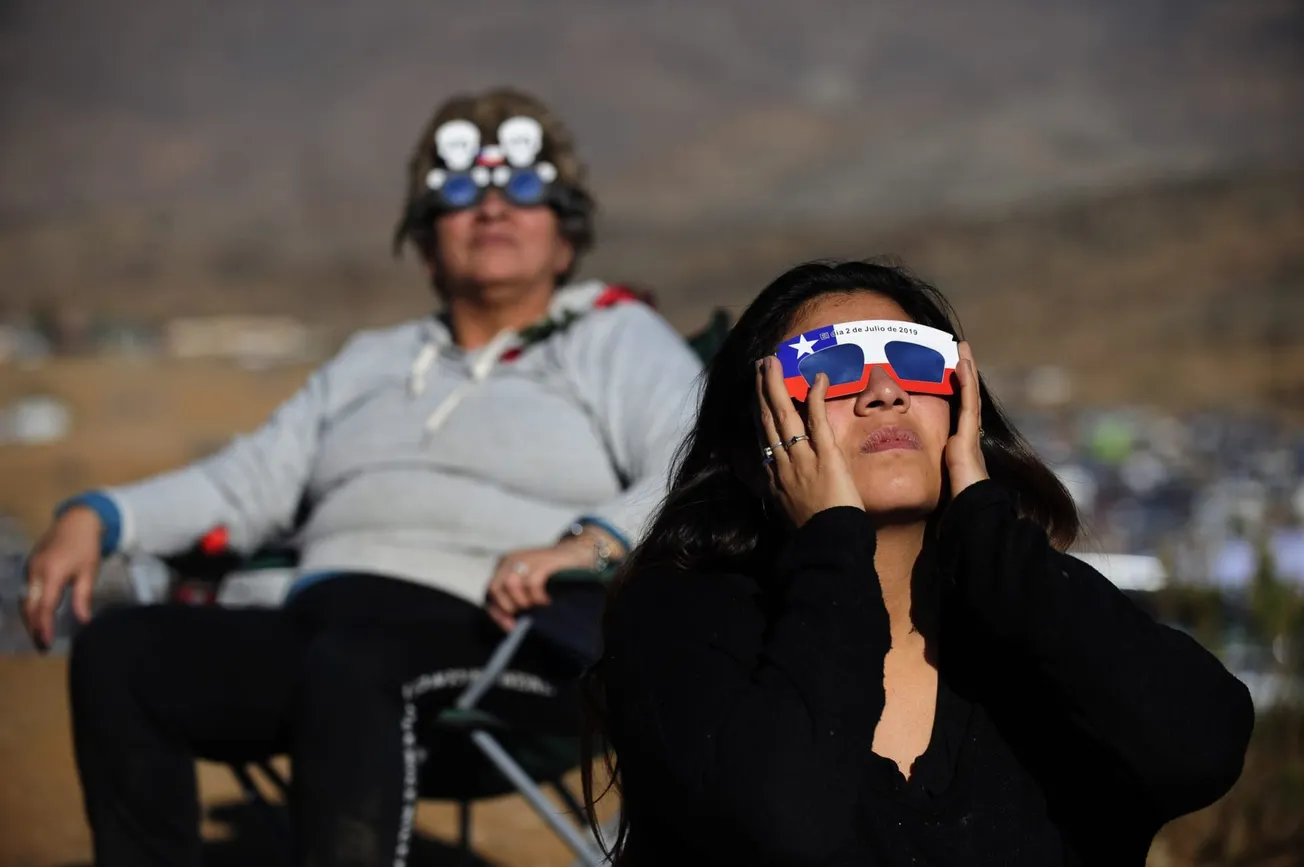 Tres claves para ver el eclipse solar total de abril sin riesgo