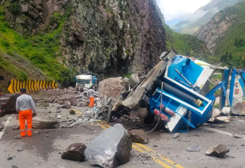 deslizamiento rocas Perú