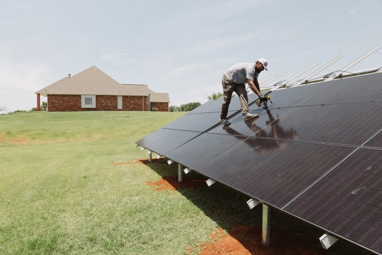 Latinos energía limpia biden kamala harris