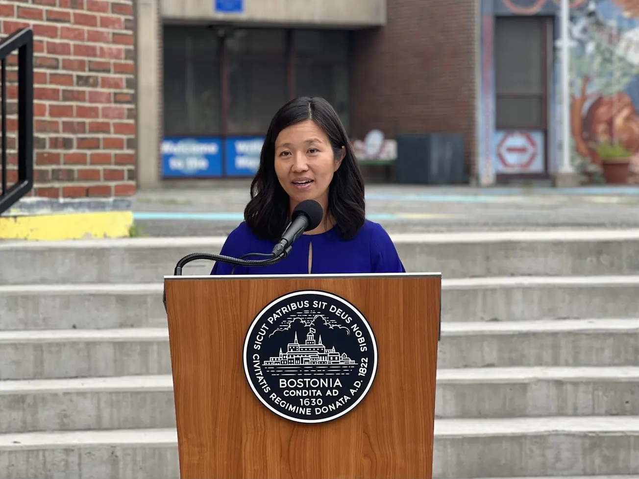 Alcaldesa de Boston Michelle Wu, anunció Programa Piloto de Modernización Saludable y Ecológica. Foto: Rosanna Marinelli.