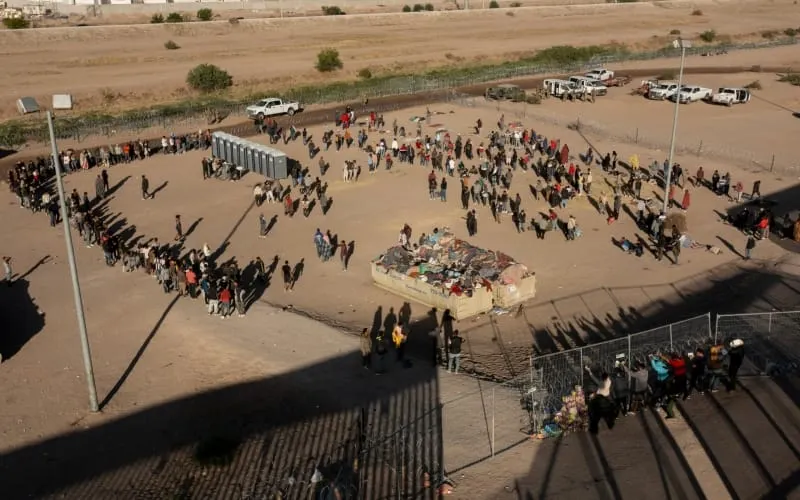 latinos cruces fronterizos