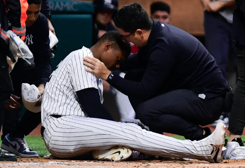 Óscar González, jardinero de los Yankees, sufre fractura orbital en México