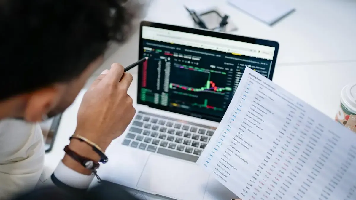 El S&P 500 supera los 5.200 a medida que los rendimientos caen por apuestas a recortes de la Fed