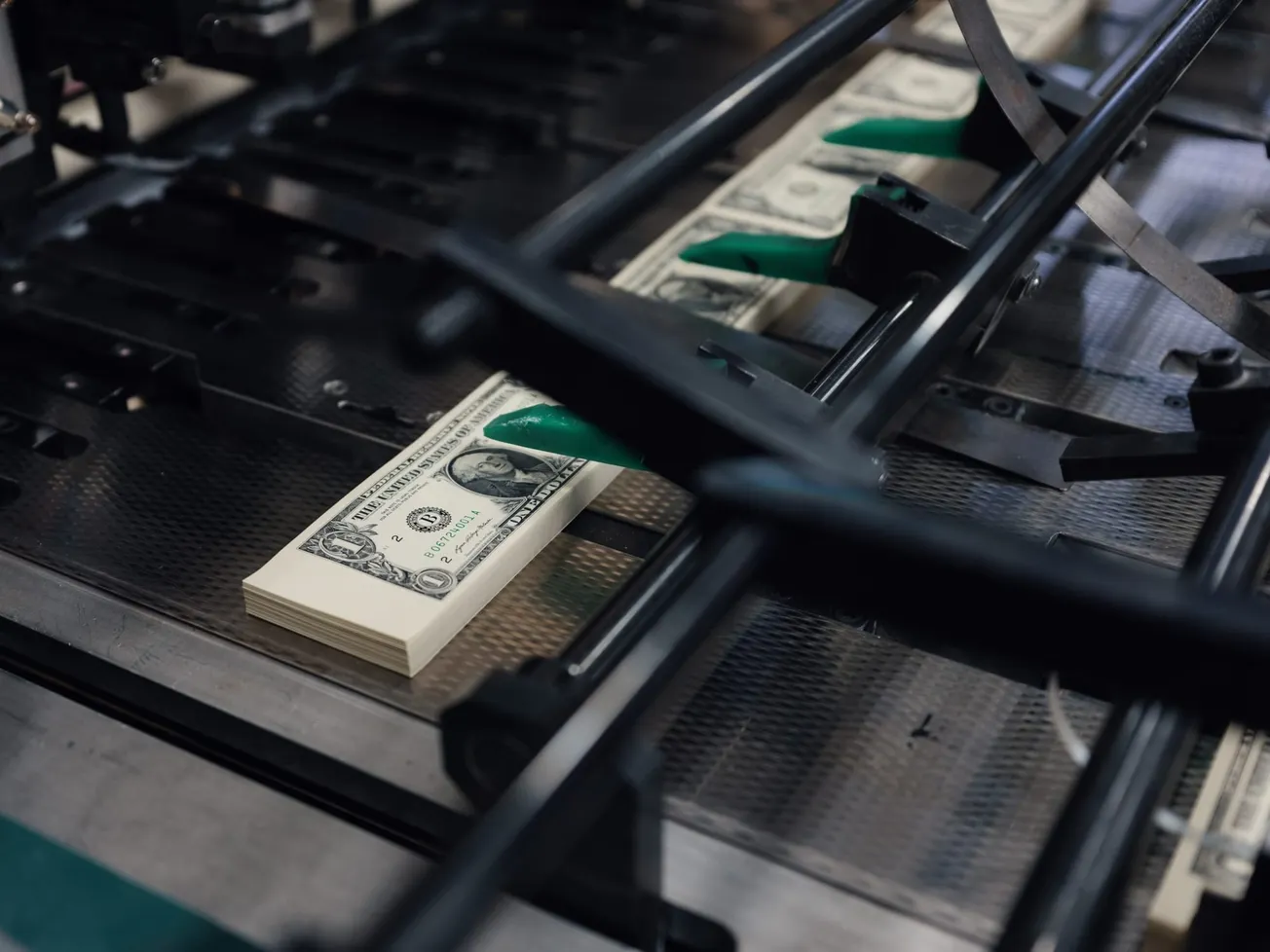 Ganancias salariales en EEUU aumentaron 1.2% en el primer trimestre de 2024