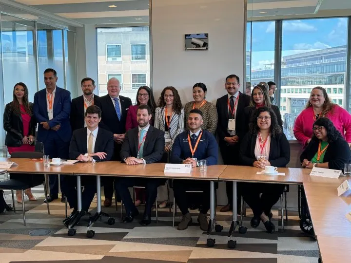 Latinos y energía limpia