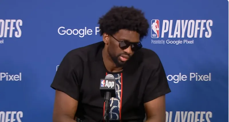 Joel Embiid confirmó que sufre de parálisis facial