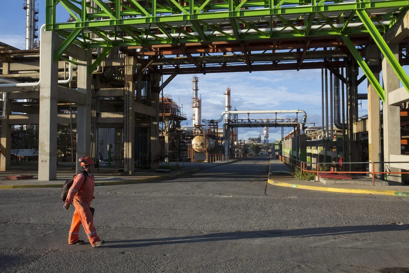 Grupo petrolero más endeudado del mundo responde a sus críticos