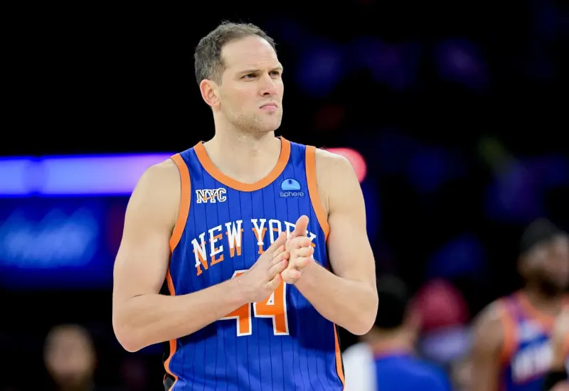Knicks pierden a Bogdanovic por lesión en serie de playoffs contra los 76ers