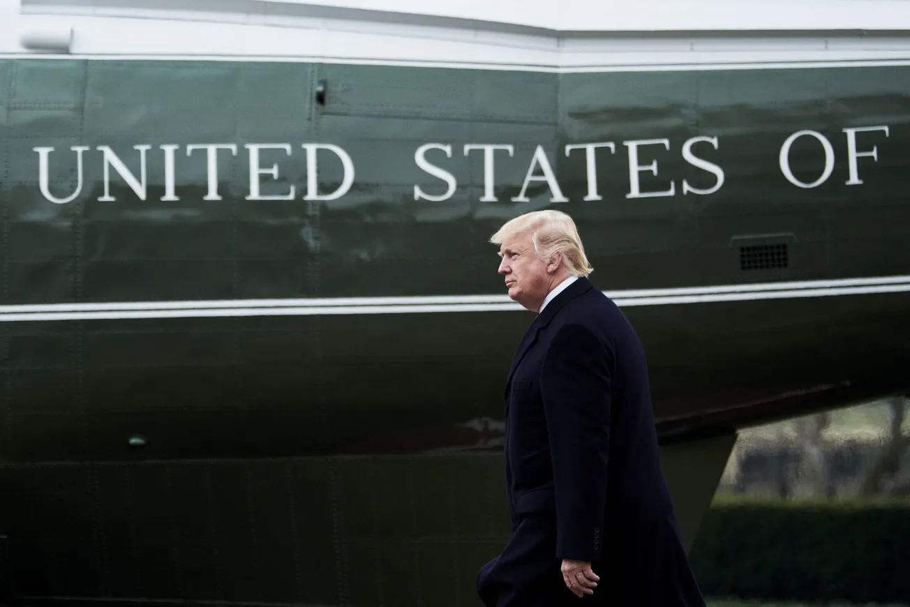 Mientras Donald Trump duerme