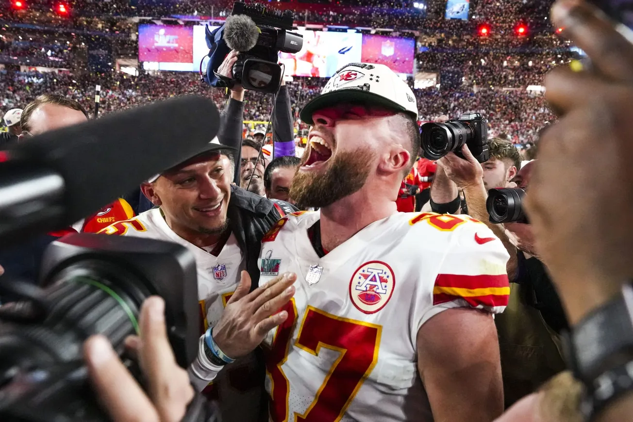 Travis Kelce reafirma su compromiso con Kansas City en 2025