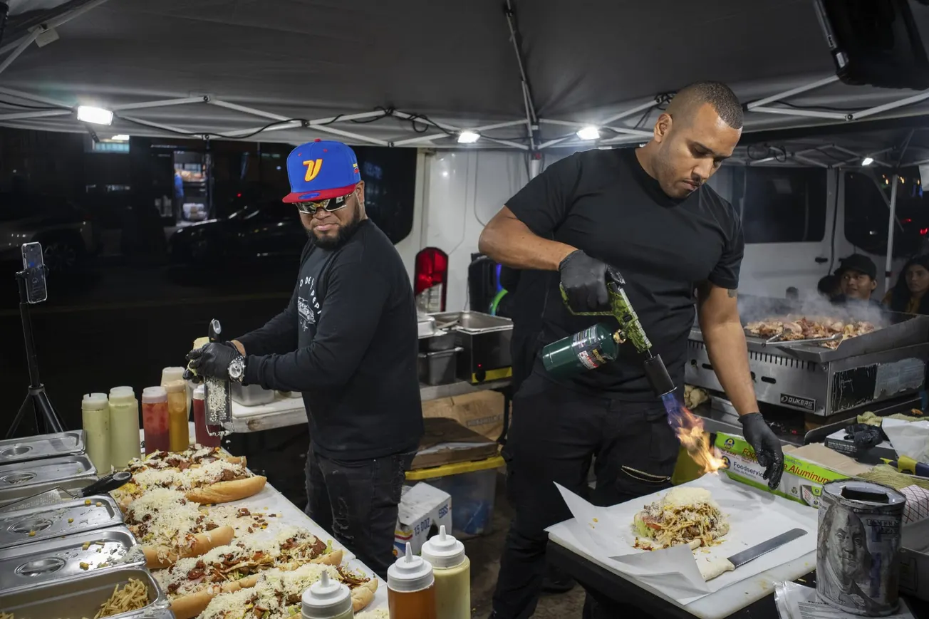 Huyeron de Venezuela y han transformado la entrega de alimentos en D.C.