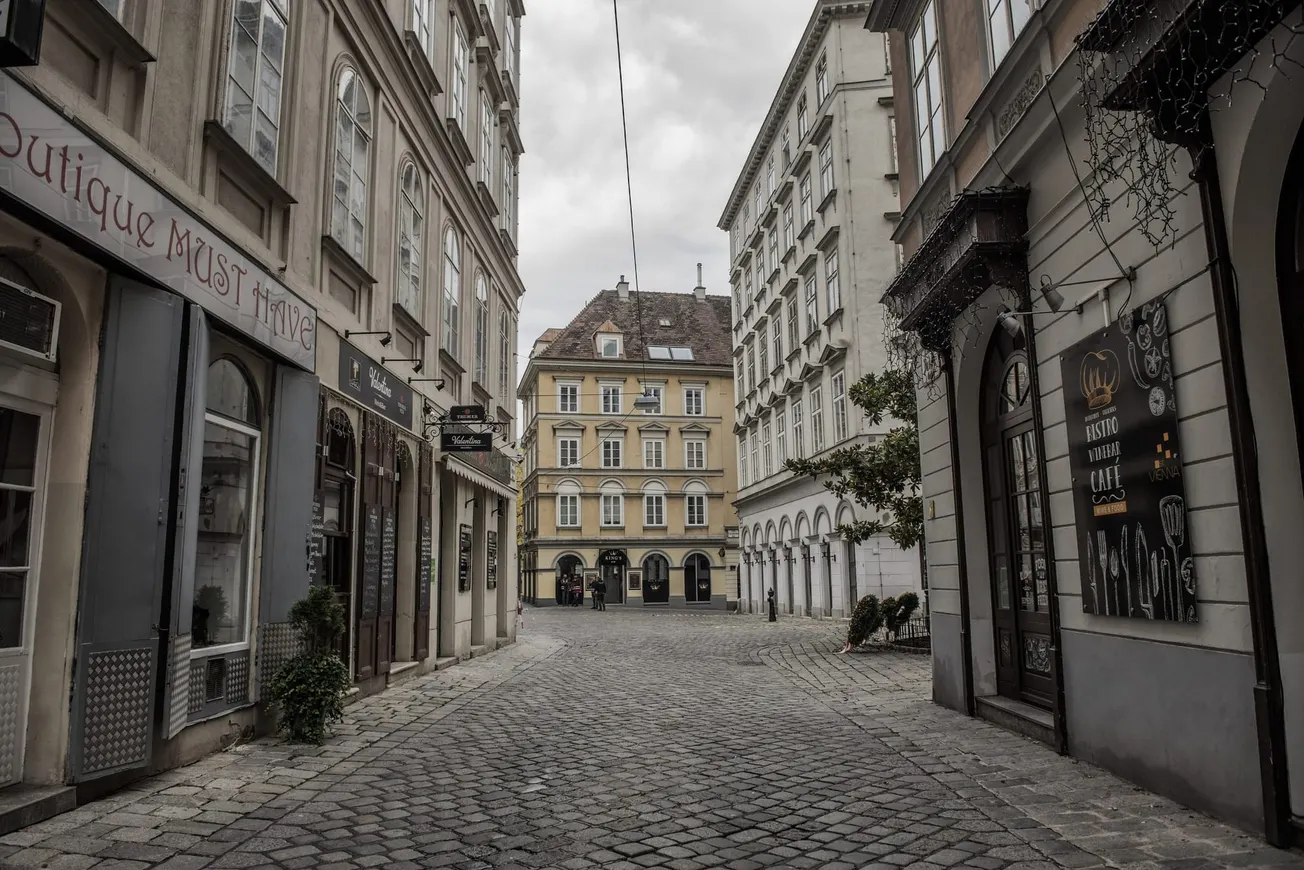 Supuesto doble agente del Kremlin sacude Austria antes de elecciones