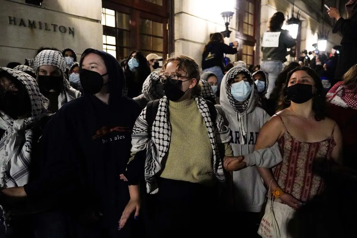 Estudiantes universitarios protestan