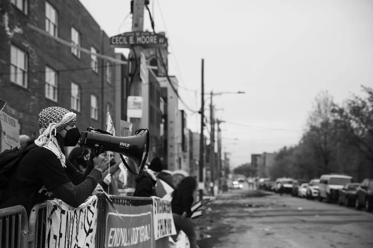 Los votantes jóvenes no están contentos con Biden, pero no deberían abandonarlo