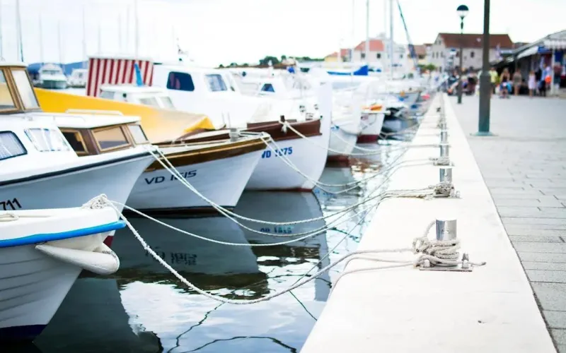 Video | Más de 20 inmigrantes indocumentados llegaron en un barco a Newport Beach, California