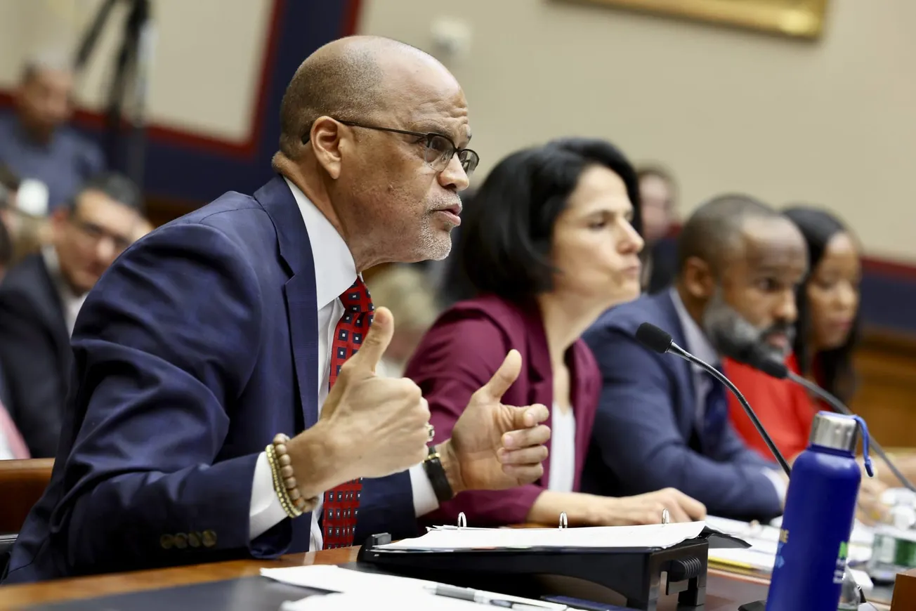 Republicanos de la Cámara acusan a escuelas de no combatir el antisemitismo