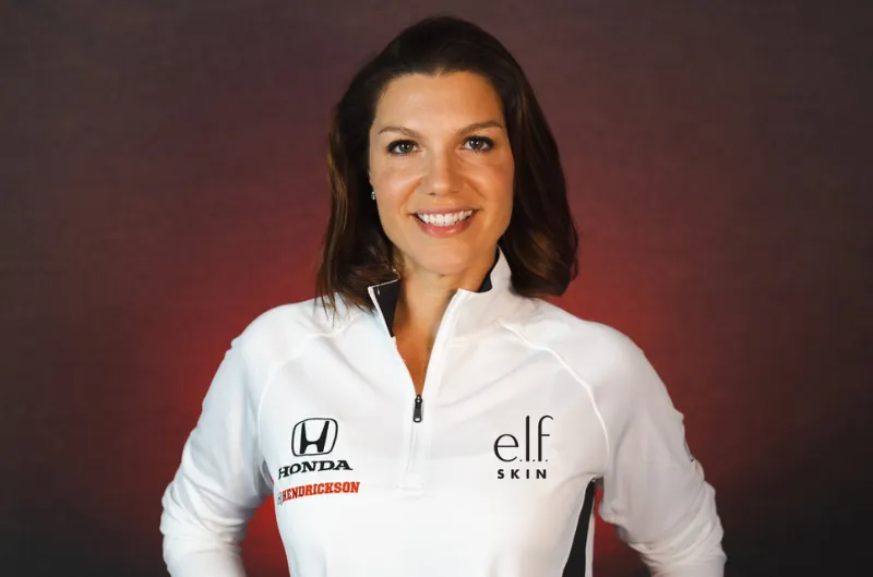 Katherine Legge desafía las barreras como única mujer en la Indy 500