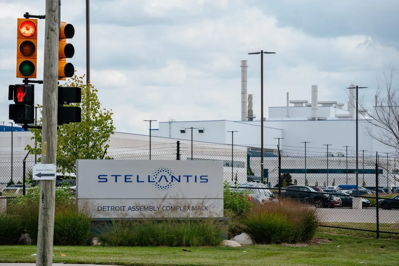 Stellantis contrata ingenieros por €50.000 en Brasil e India para ahorrar gastos