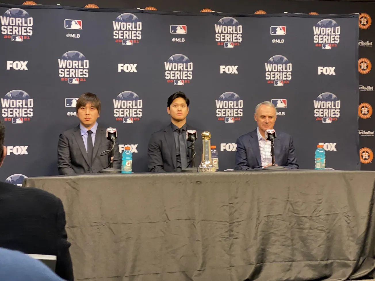 Comisionado de la MLB dice que no hay prisa en investigación de traductor de Ohtani