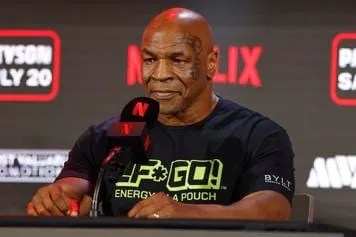Mike Tyson sufre susto médico en vuelo: ¿Sigue en pie su pelea contra Jake Paul?